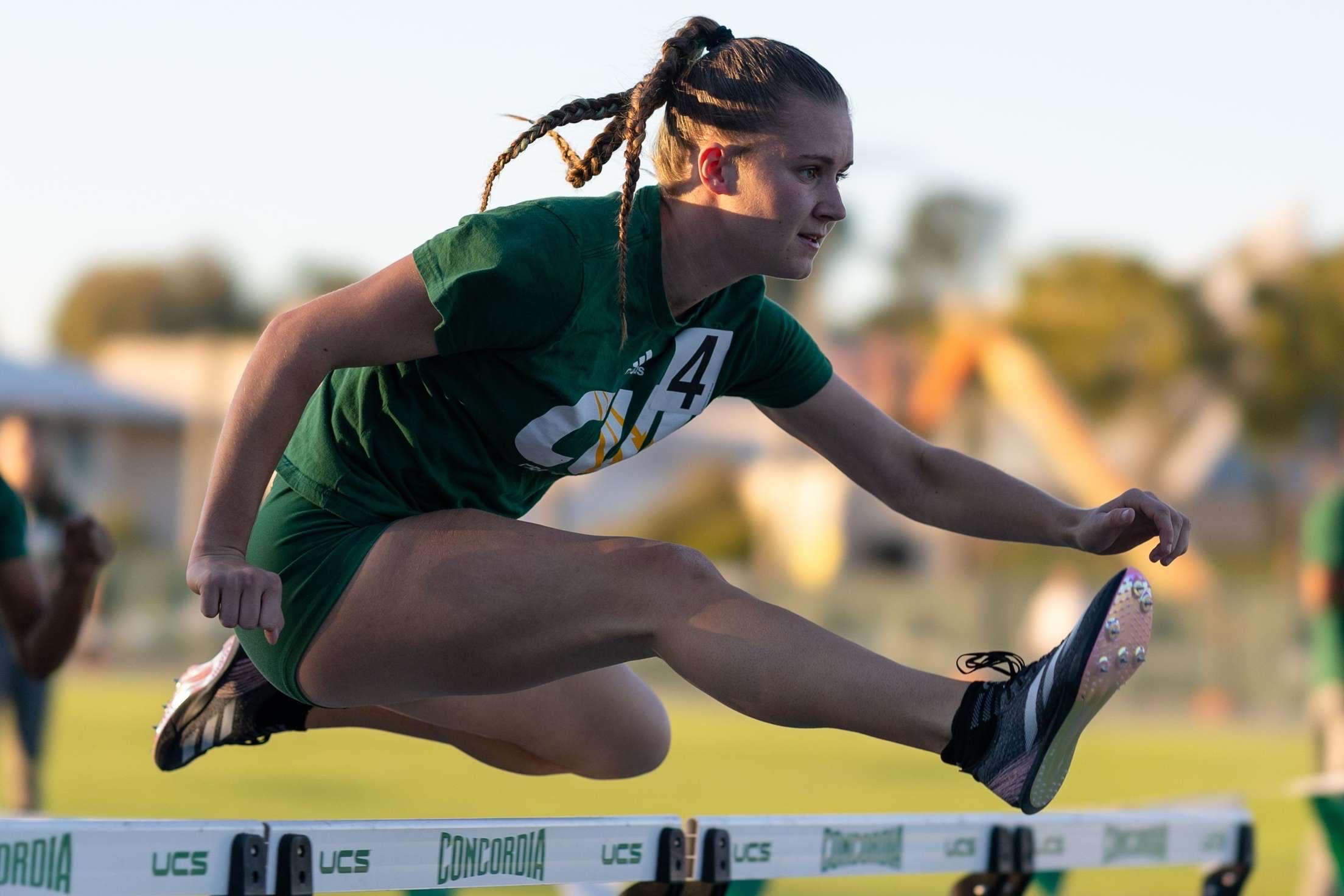 Giovana Pelascini jumping over the hurdles.